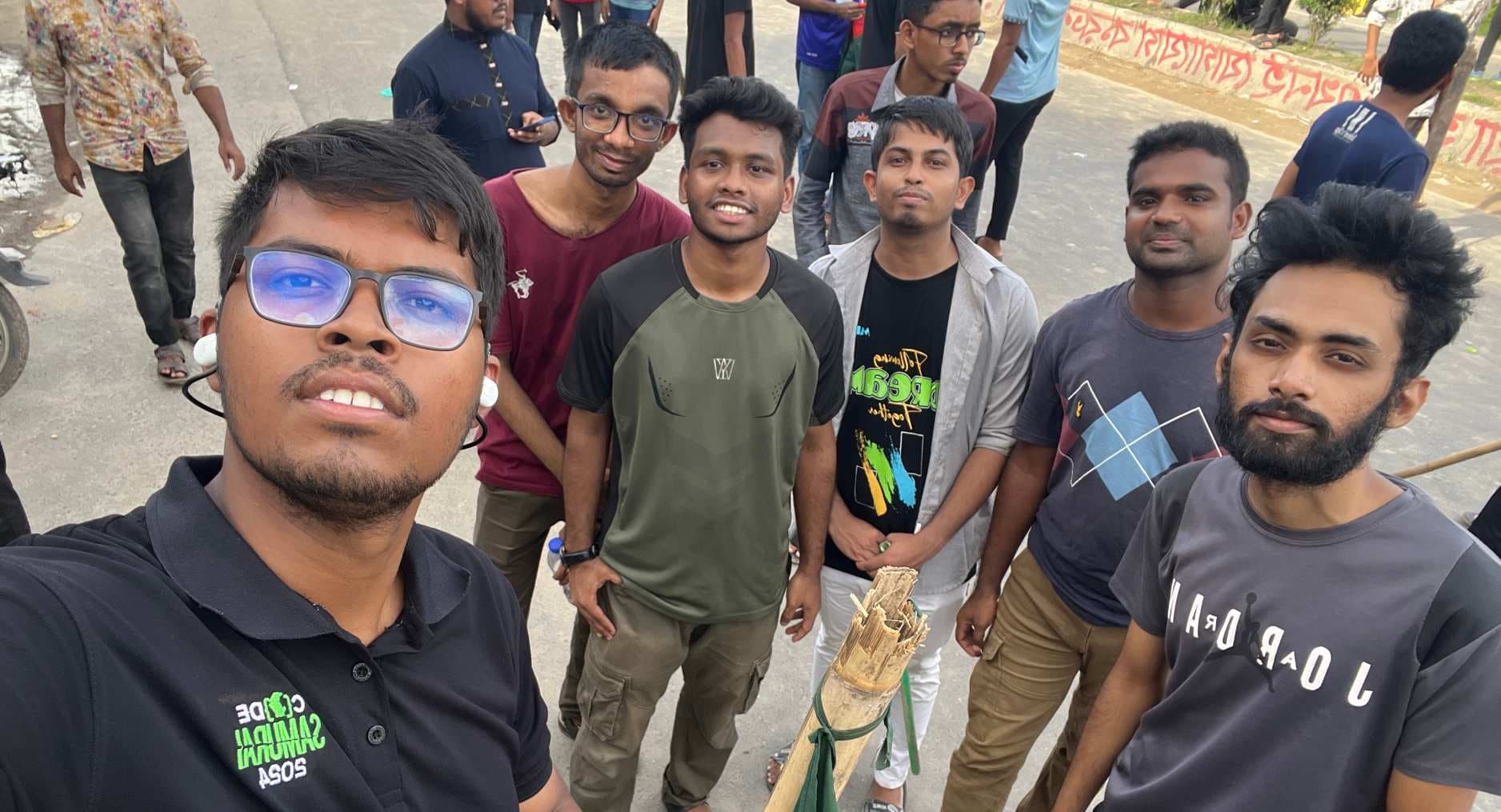 নিজ জেলায় আন্দোলনে অংশগ্রহণ।